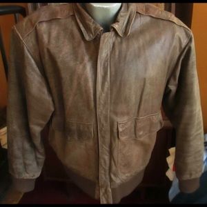 Men’s leather bomber jacket it’s genuine leather and perfect condition